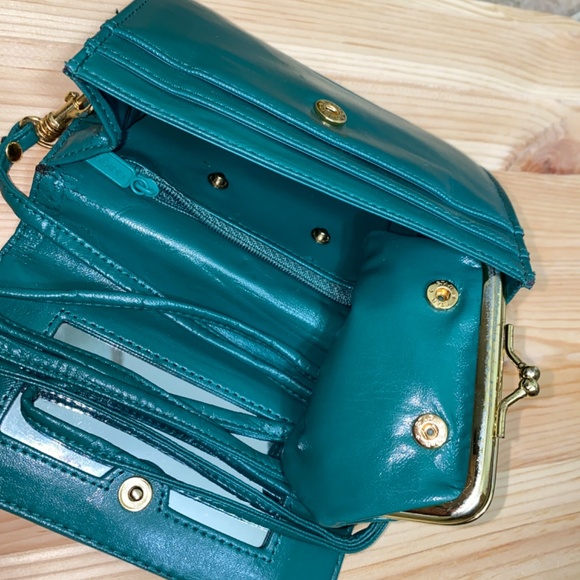 NWT  Leather Purse with Mirror and Inside Zipped Compartments, Key chain Holder - Picture 7 of 9